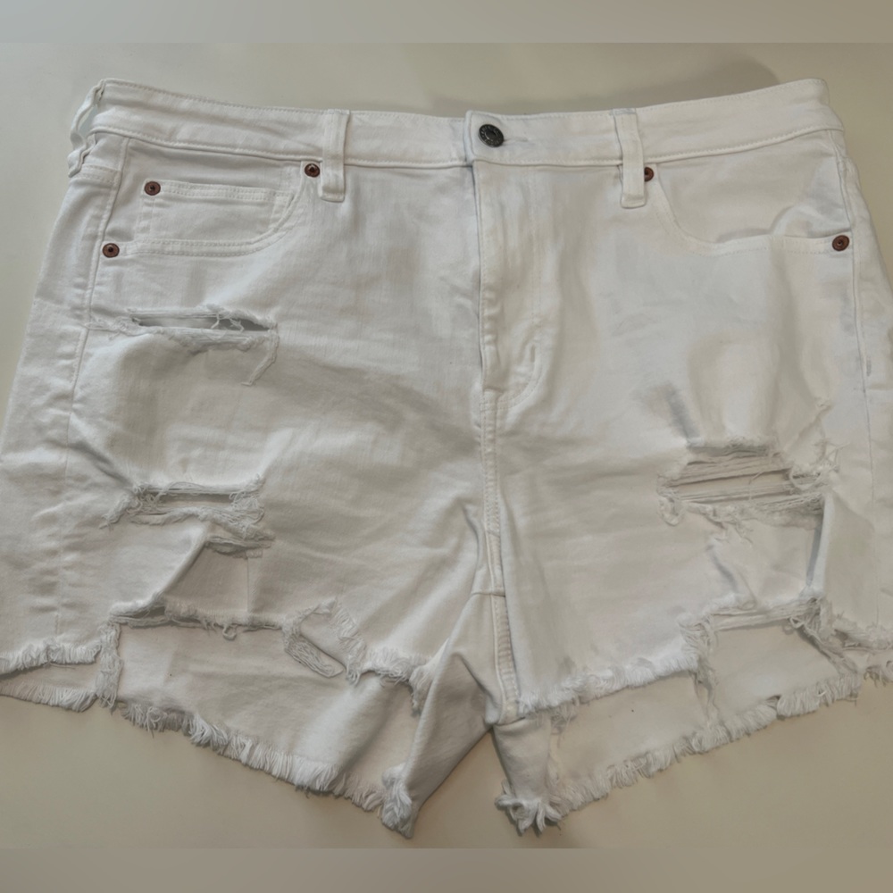 American Eagle shorts, size 18, white